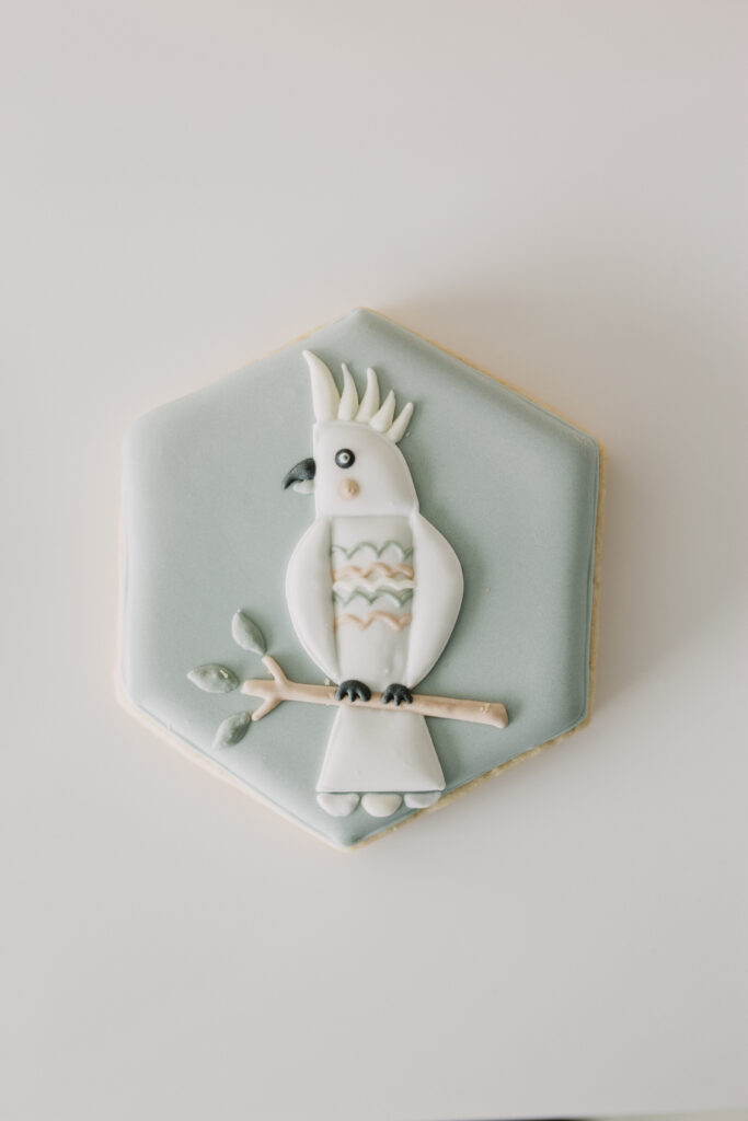 bird decorated cookie 